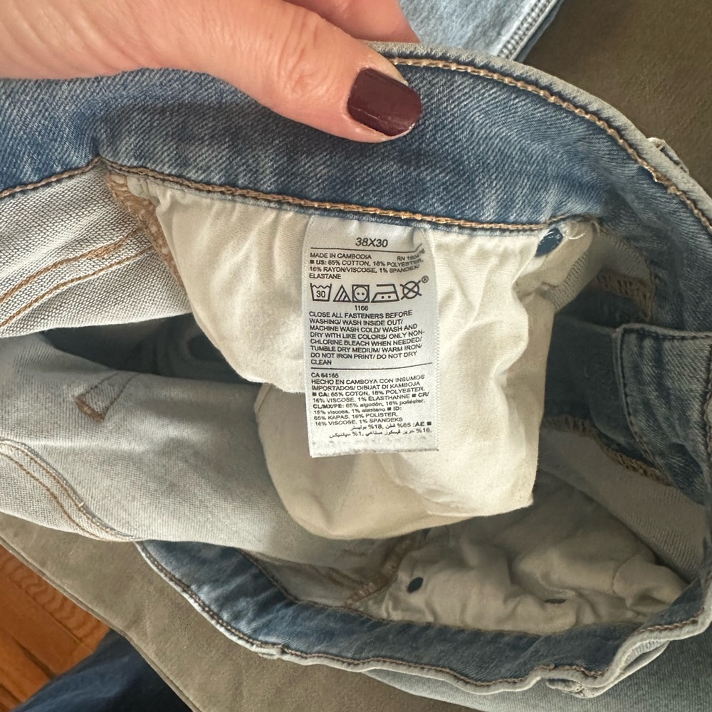 Old Navy Men's Relaxed Fit Slim Jeans in Light Blue 38x30 - Picture 6 of 6